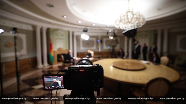 Президент Беларуси Александр Лукашенко дал интервью американской телекомпании Ньюсмакс. Президент Беларуси Александр Лукашенко дал интервью американской телекомпании Ньюсмакс. - Sputnik Беларусь