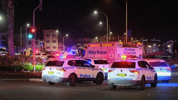 Полицейские машины на месте массовой стрельбы на пляже Бонди - Sputnik Беларусь