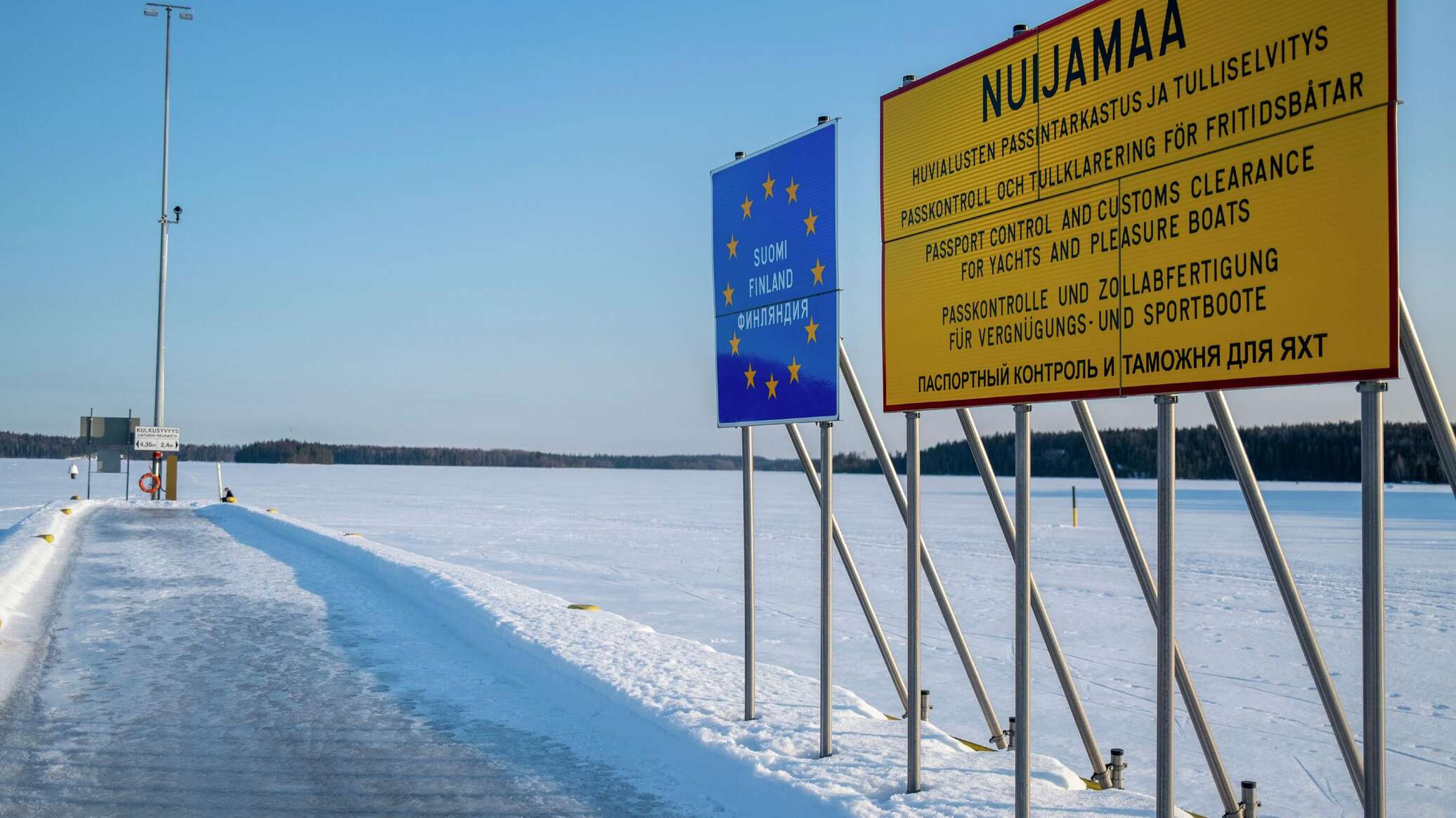 Автомобилисты из Финляндии провели акцию с требованием открыть границу с РФ Автомобилисты из Финляндии провели акцию с требованием открыть границу с РФ