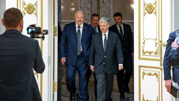 Александр Лукашенко и Джон Коул Александр Лукашенко и Джон Коул - Sputnik Беларусь