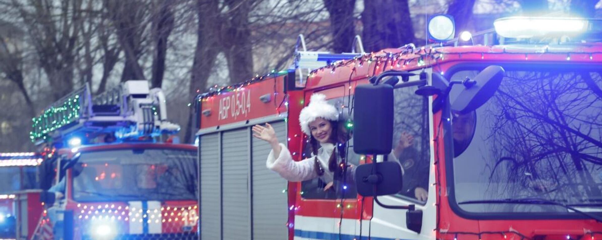 Как отмечают Новый год работники МЧС - Sputnik Беларусь, 1920, 31.12.2025