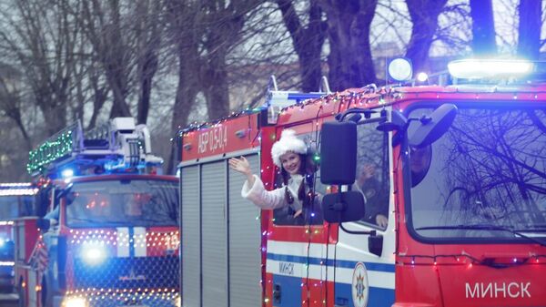 Как отмечают Новый год работники МЧС - Sputnik Беларусь