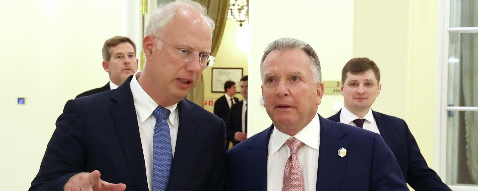 Спецпрадстаўнік прэзідэнта РФ Кірыл Дзмітрыеў і спецпасланнік прэзідэнта ЗША Сцівен Уіткаф - Sputnik Беларусь, 1920, 18.12.2025