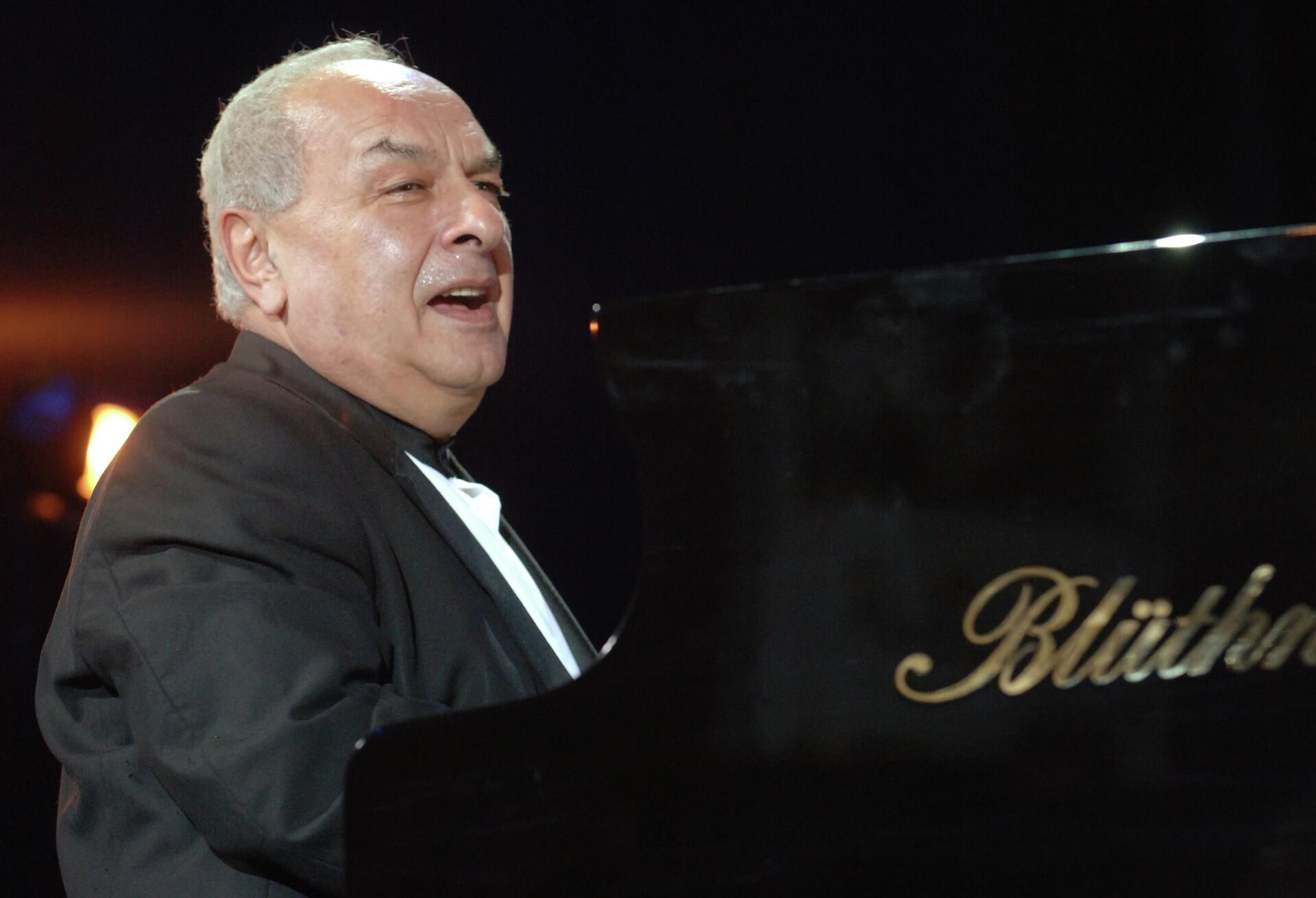 Левон Оганезов