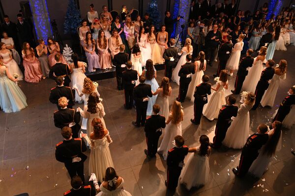 Бал в Национальной школе красоты - Sputnik Беларусь