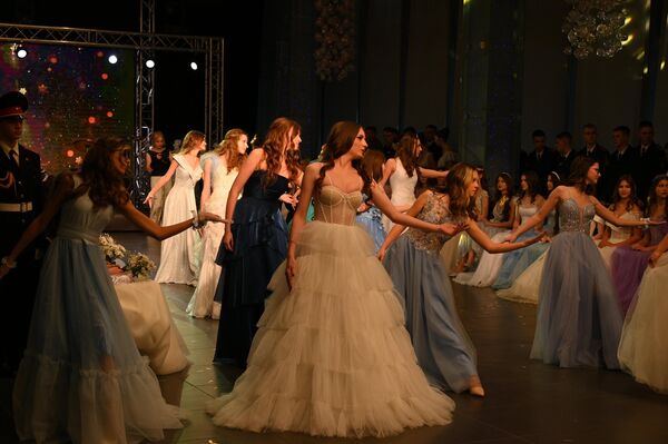 Бал в Национальной школе красоты - Sputnik Беларусь