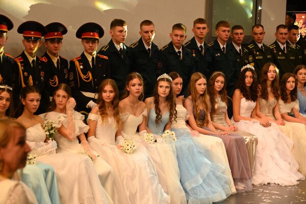 Бал в Национальной школе красоты - Sputnik Беларусь