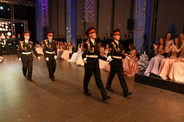 Бал в Национальной школе красоты - Sputnik Беларусь