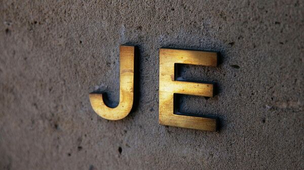 Монограмма JE на резиденции Джеффри Эпштейна - Sputnik Беларусь