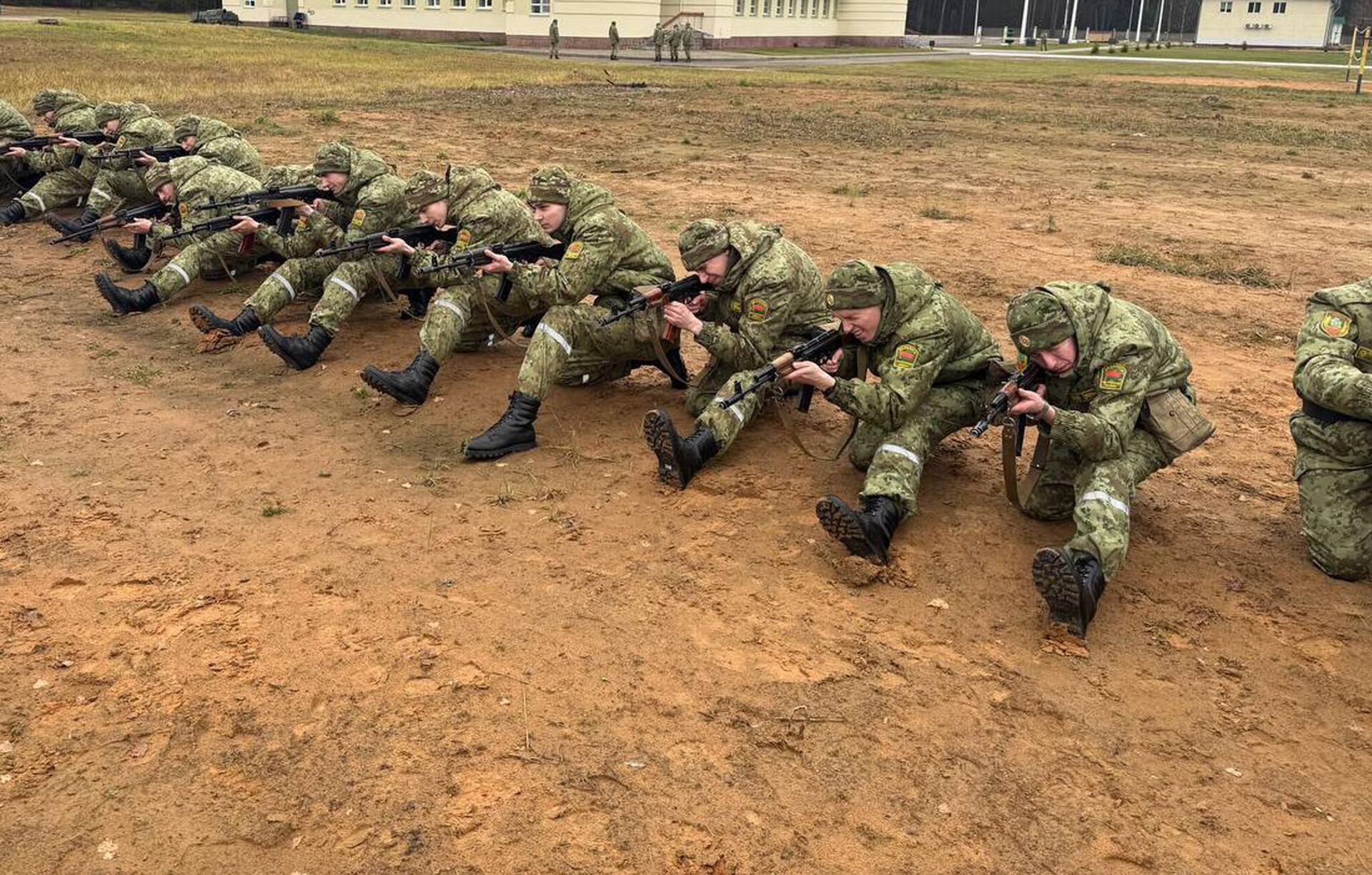 Огневая подготовка Огневая подготовка - Sputnik Беларусь, 1920, 20.12.2025