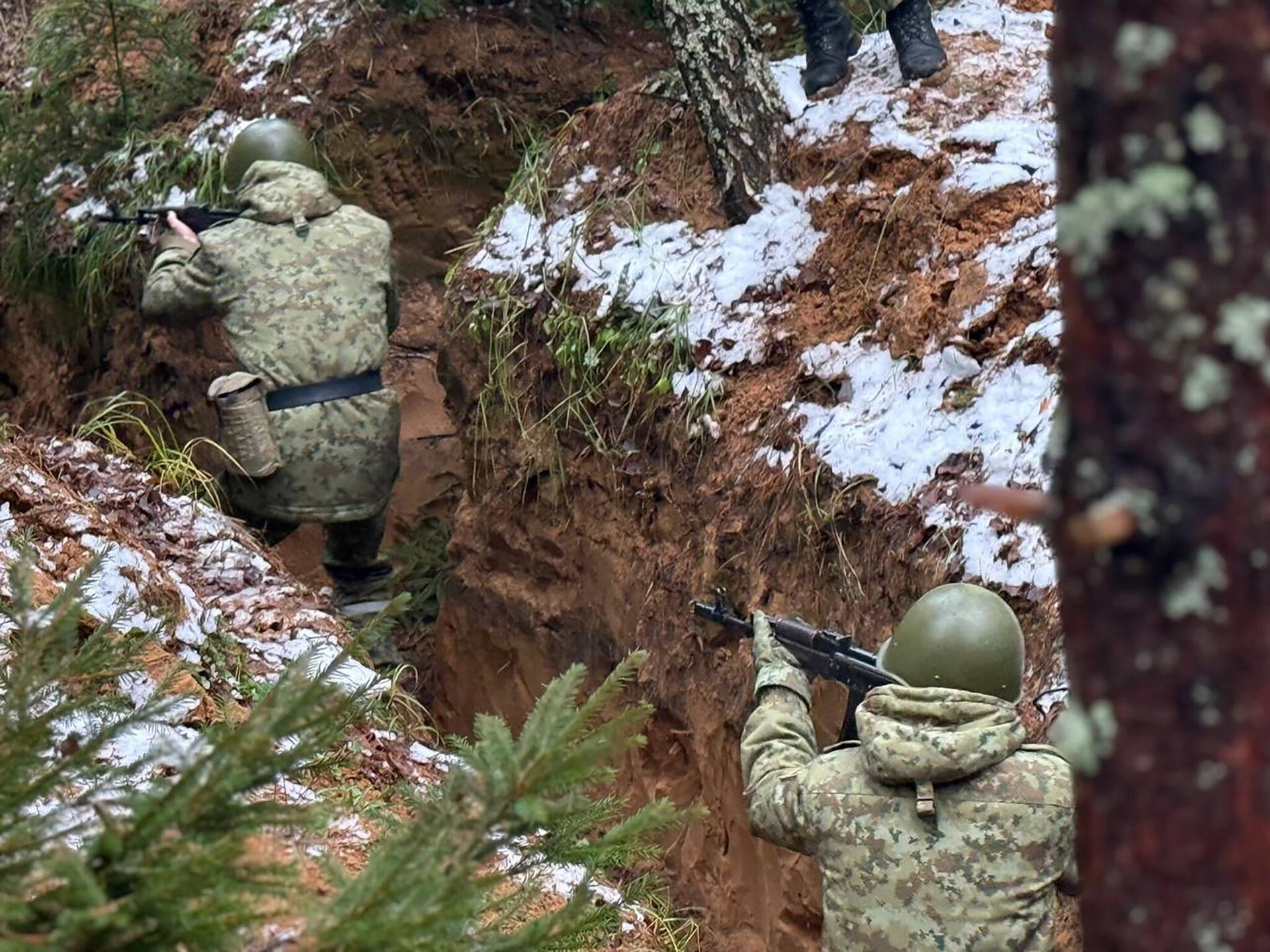 Огневая подготовка Огневая подготовка - Sputnik Беларусь, 1920, 20.12.2025