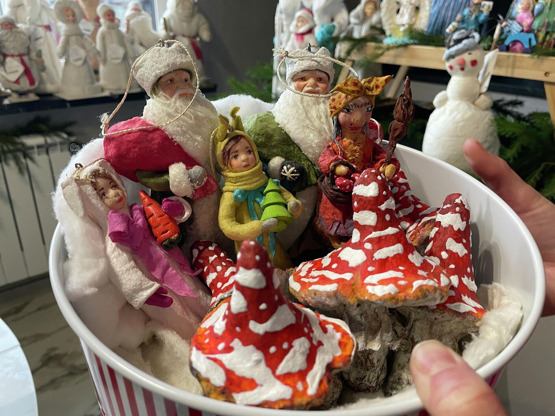 Коллекция Дедов Морозов и Снегурочек  Екатерины Богданович  - Sputnik Беларусь, 1920, 21.12.2025