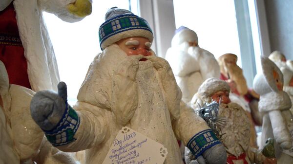 Коллекция Дедов Морозов и Снегурочек  Екатерины Богданович  - Sputnik Беларусь