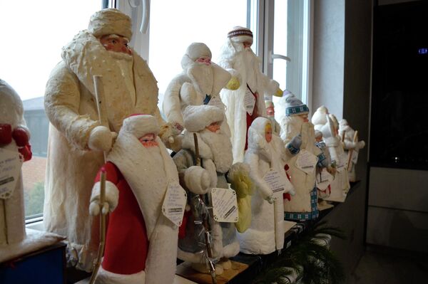 Коллекция Дедов Морозов и Снегурочек  Екатерины Богданович  - Sputnik Беларусь