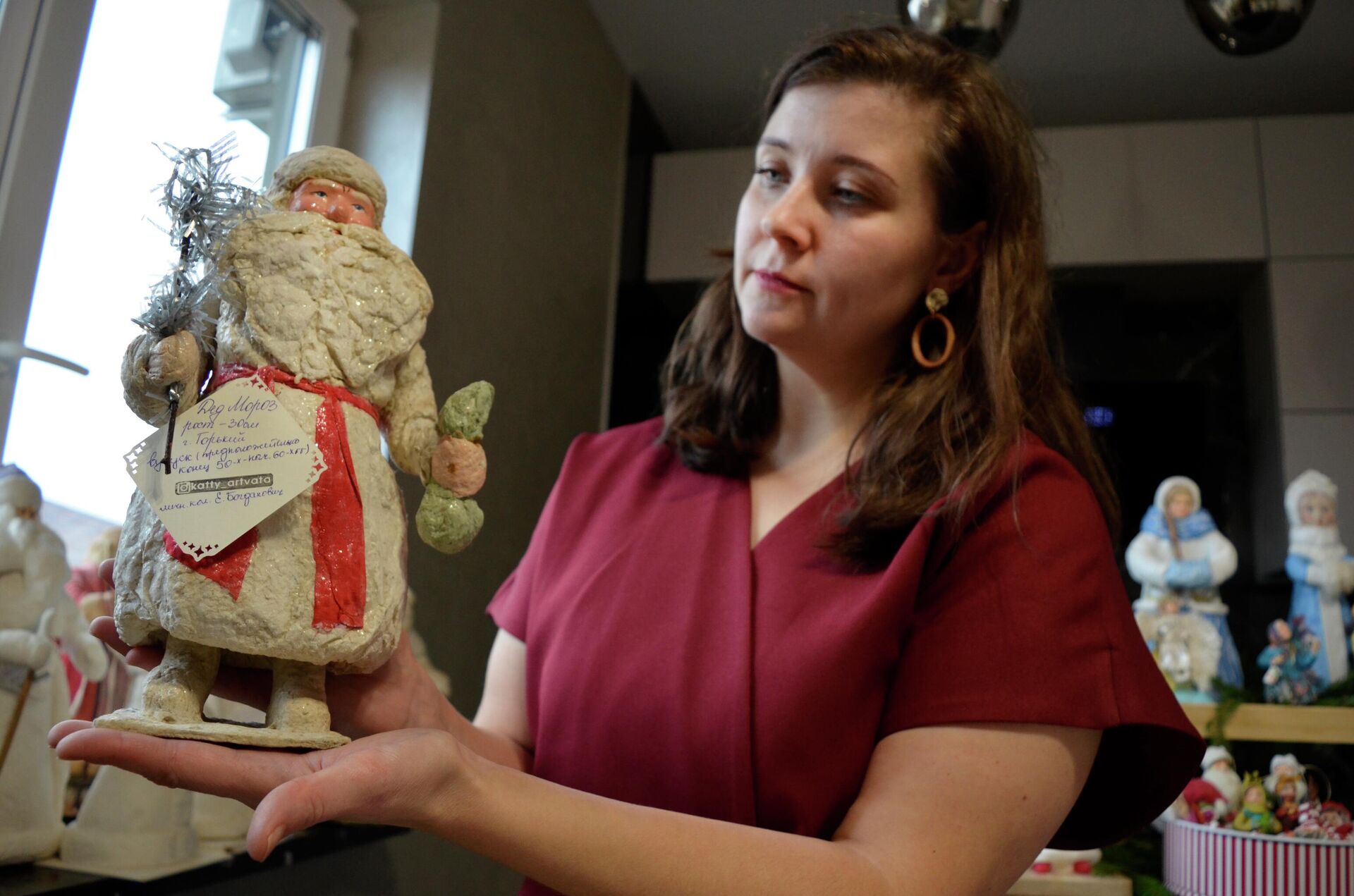 Коллекция Дедов Морозов и Снегурочек  Екатерины Богданович  - Sputnik Беларусь, 1920, 21.12.2025