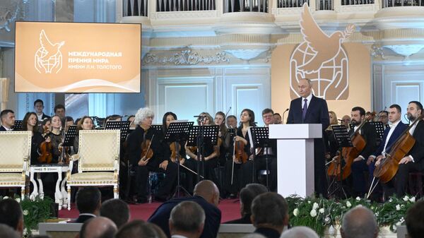 Президент РФ Владимир Путин на церемонии церемонии вручения Международной премии мира имени Л.Н.Толстого  - Sputnik Беларусь