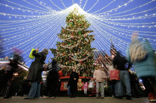 Новогодняя елка на Манежной площади в Москве. - Sputnik Беларусь