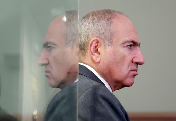 Премьер-министр Армении Никол Пашинян во время экскурсии в Эрмитаже. - Sputnik Беларусь