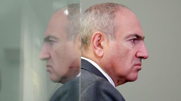 Прэм'ер-міністр Арменіі Нікол Пашынян падчас экскурсіі ў Дзяржаўным Эрмітажы ў рамках нефармальнага саміту СНД у Санкт-Пецярбургу - Sputnik Беларусь