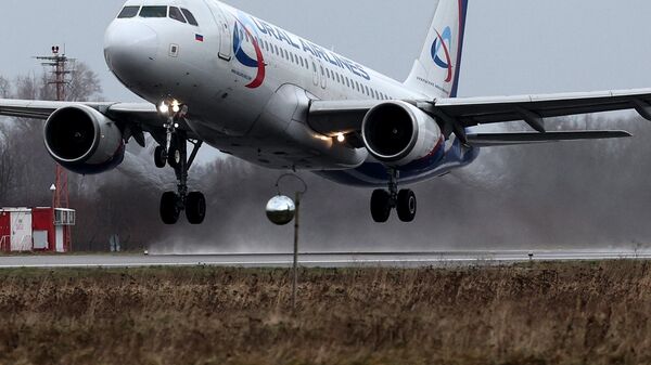 Самолет Airbus A320-214 авиакомпании Ural Airlines  - Sputnik Беларусь