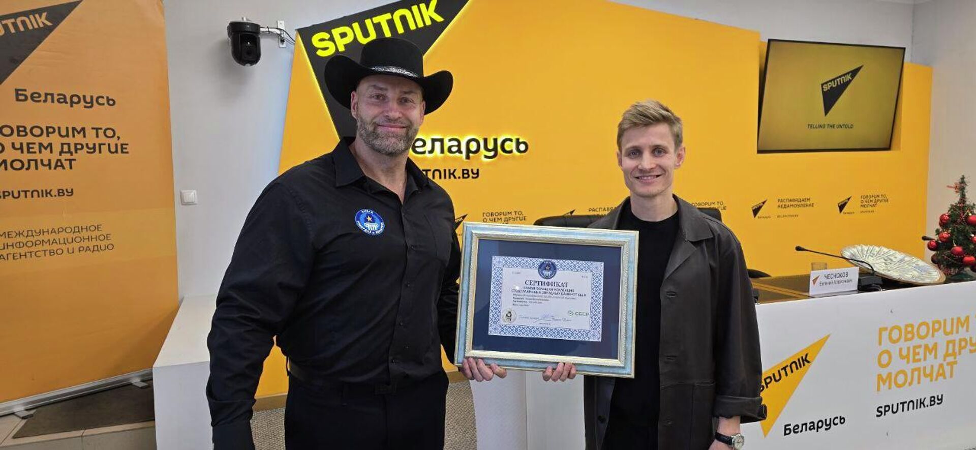 Коллекционер из Беларуси Евгений Чесноков собрал уникальную коллекцию банкнот. - Sputnik Беларусь, 1920, 23.12.2025