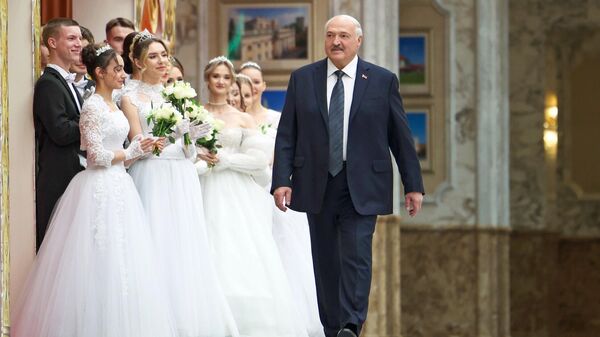 Президент Беларуси Александр Лукашенко на Рождественском балу - Sputnik Беларусь