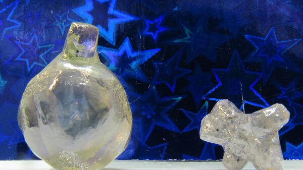 Алмазы в форме елочных игрушек - Sputnik Беларусь