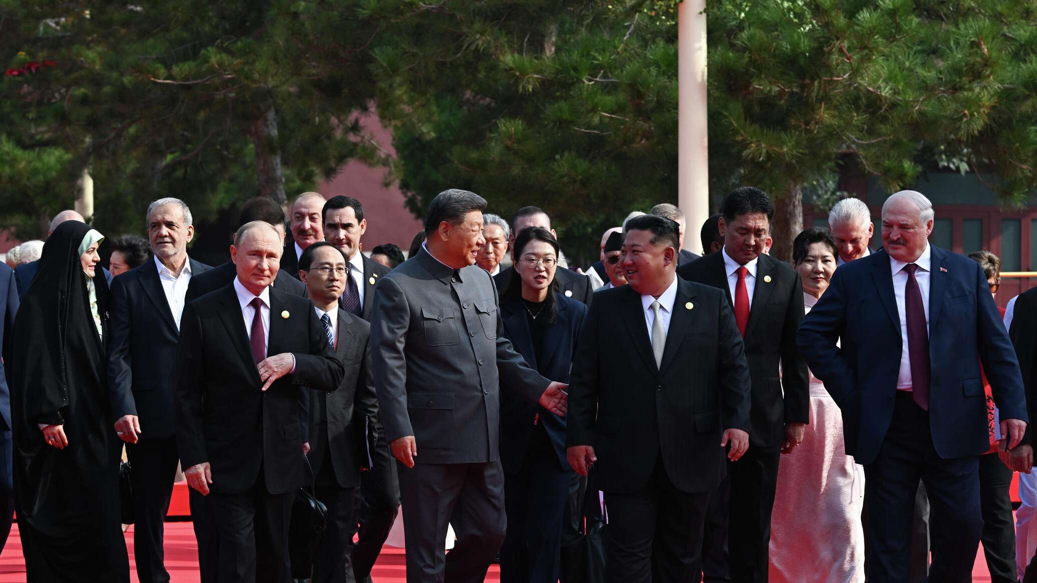 Люди и события, изменившие мировую политику: итоги 2025 года на фото