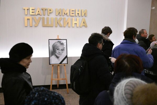 Цырымонія развітання з народнай артысткай РФ Верай Алентавай у Маскоўскім драматычным тэатры імя А.С. Пушкіна. - Sputnik Беларусь