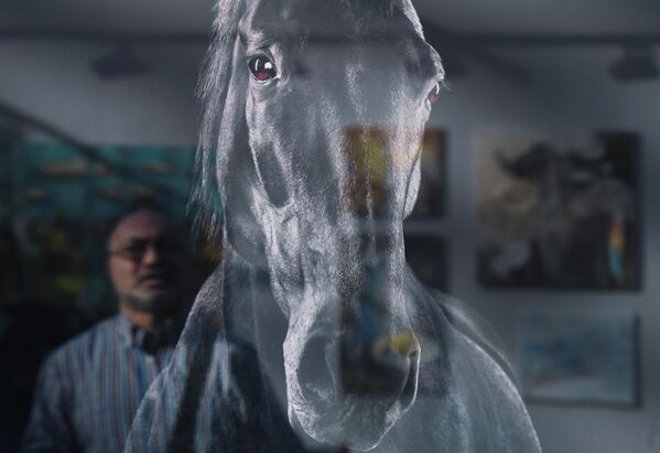 Экспонат ярмарки современного искусства Art Russia в Гостином дворе в Москве.