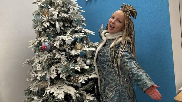 Елена из Витебска несколько лет играет роль Снегурочки на городских мероприятиях, детских утренниках и корпоративах - Sputnik Беларусь