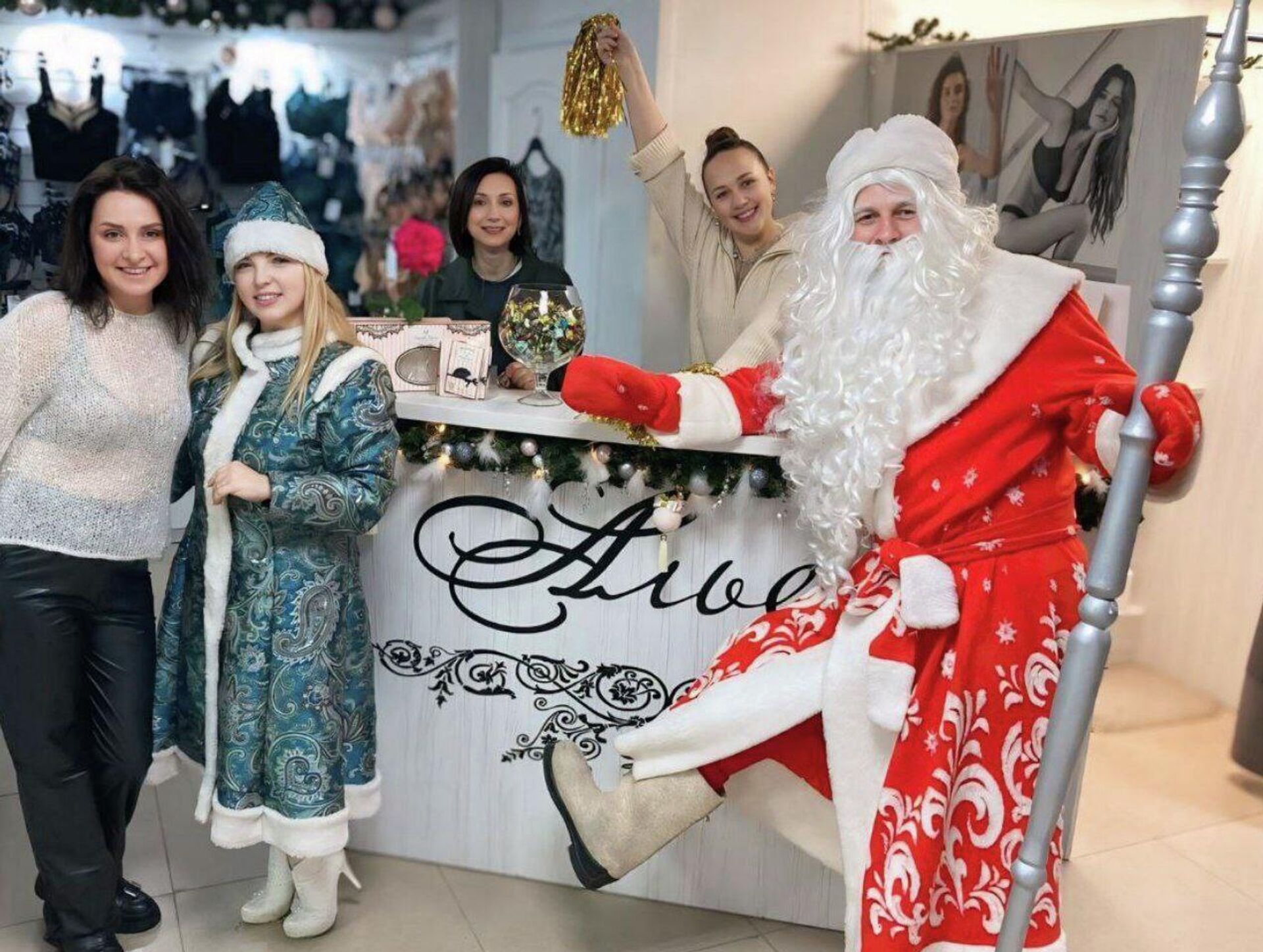 Елена из Витебска несколько лет играет роль Снегурочки на городских мероприятиях, детских утренниках и корпоративах.