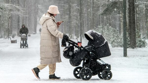Мама с коляской - Sputnik Беларусь