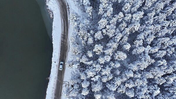 Від зверху на заснежанае плато Тапук, размешчанае на вышыні 1 280 м, пасля снегападу ў раёне Кайнаслі горада Дзюзчэ, Турцыя - Sputnik Беларусь