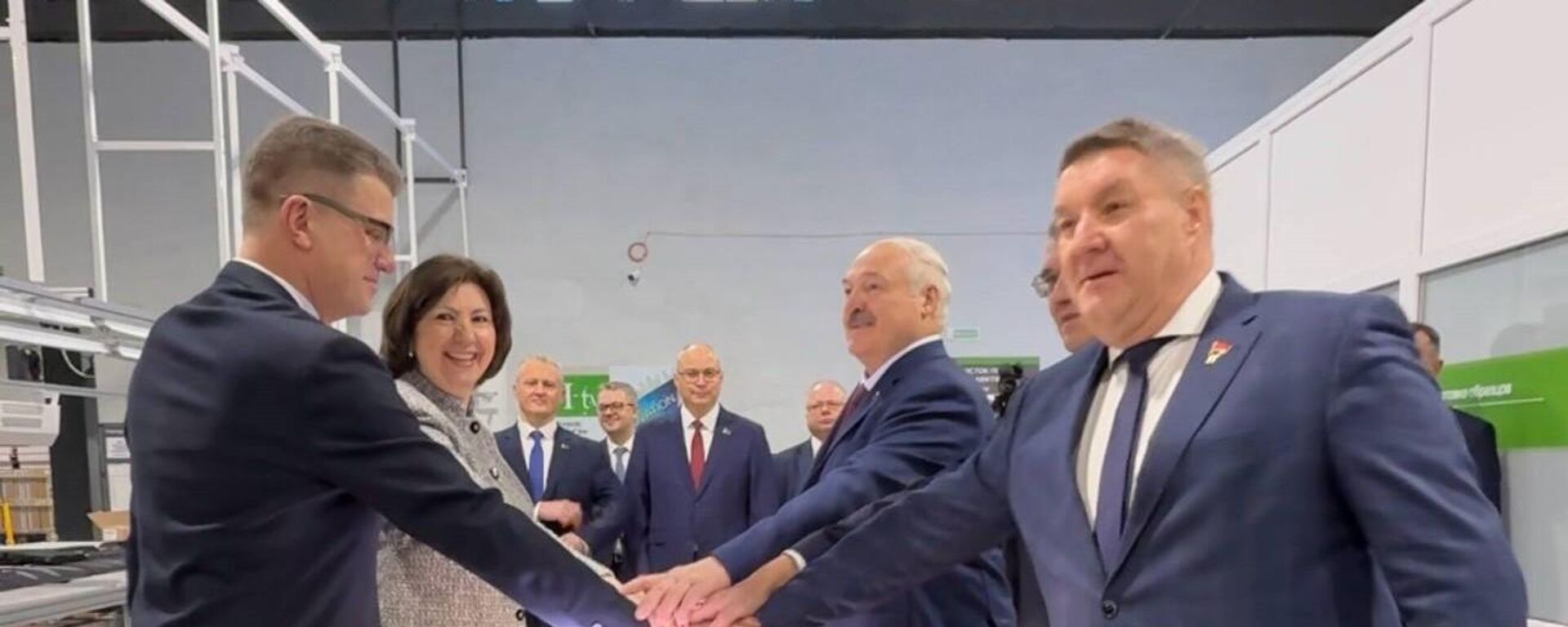 Аляксандр Лукашэнка на заводзе Гарызонт - Sputnik Беларусь, 1920, 31.12.2025