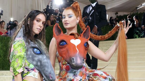 Хилари Теймур и Ким Петрас посетили благотворительный бал Met Gala 2021 В Америке: лексикон моды в Метрополитен-музее 13 сентября 2021 года в Нью-Йорке. - Sputnik Беларусь