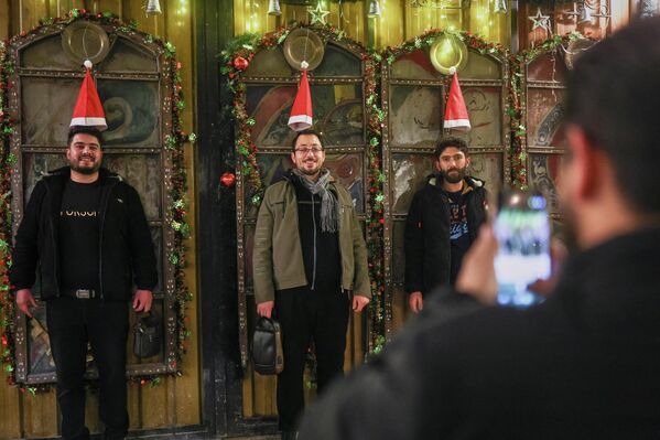 Сирийцы празднуют Новый год в Дамаске.