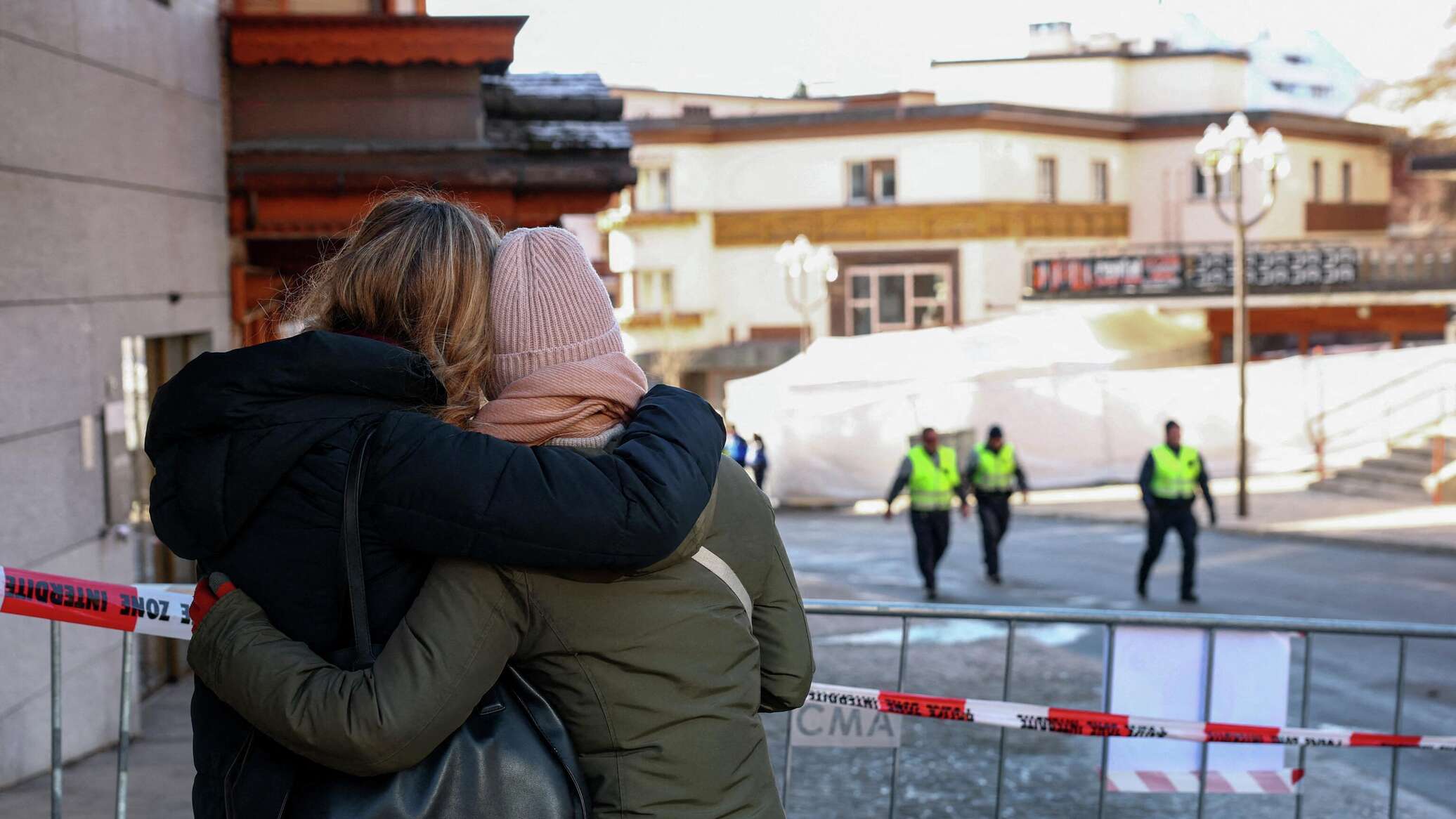 Более 40 жертв: последствия смертоносного пожара на швейцарском курорте (фото)