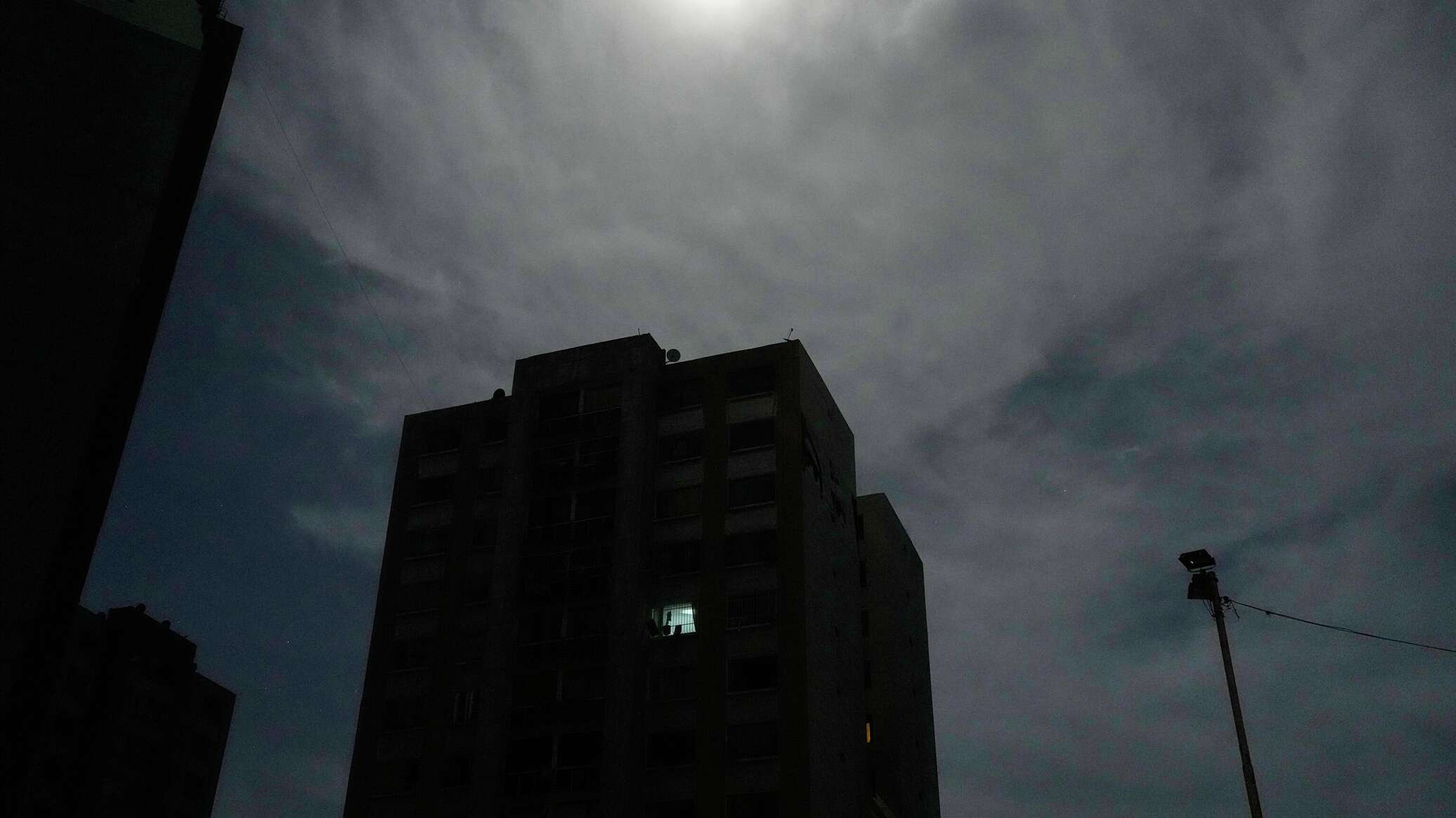 Взрывы в Каракасе и окрестностях не стихают