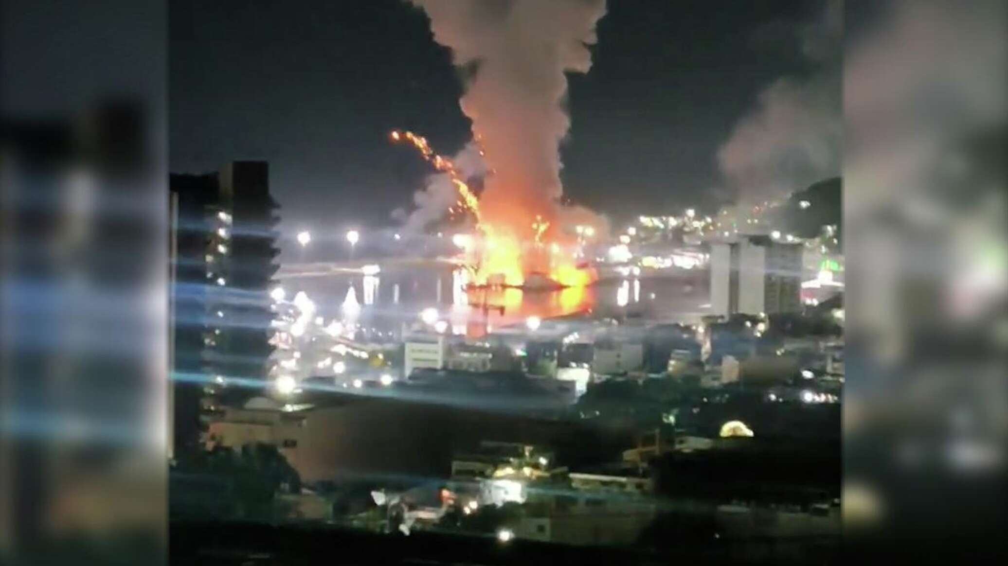 Обстановка в столице Венесуэлы во время и после авиаударов США (видео) Обстановка в столице Венесуэлы во время и после авиаударов США (видео)