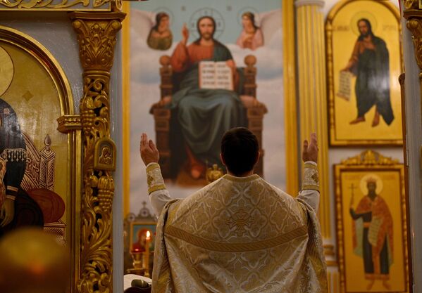 Рождественская служба в Храме Вознесения Господня в Фаниполе - Sputnik Беларусь