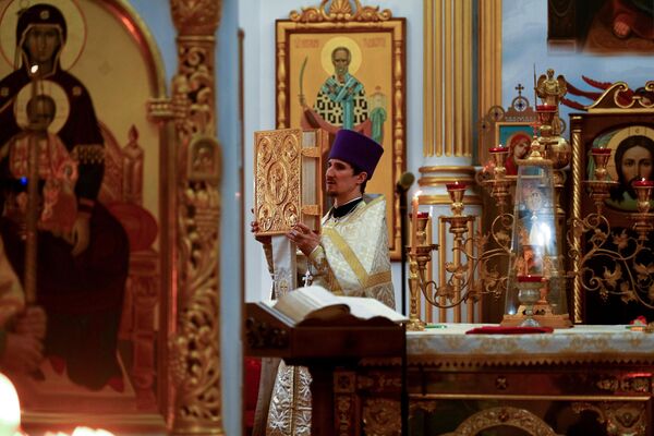 Рождественская служба в Храме Вознесения Господня в Фаниполе - Sputnik Беларусь