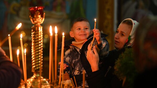 Рождественская служба в Храме Вознесения Господня в Фаниполе - Sputnik Беларусь