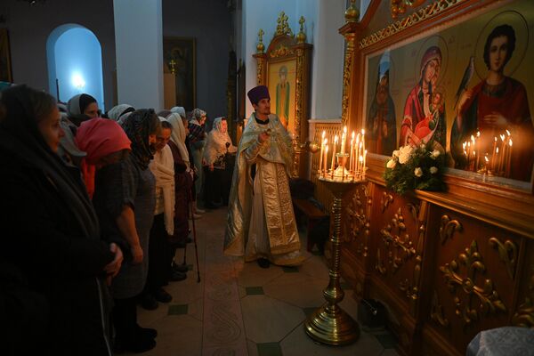 Рождественская служба в Храме Вознесения Господня в Фаниполе - Sputnik Беларусь