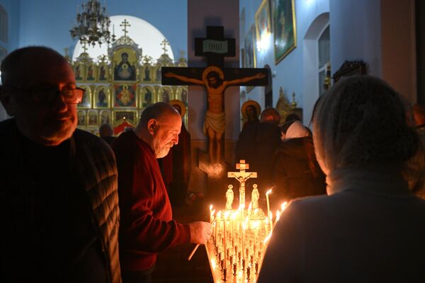 Рождественская служба в Храме Вознесения Господня в Фаниполе - Sputnik Беларусь