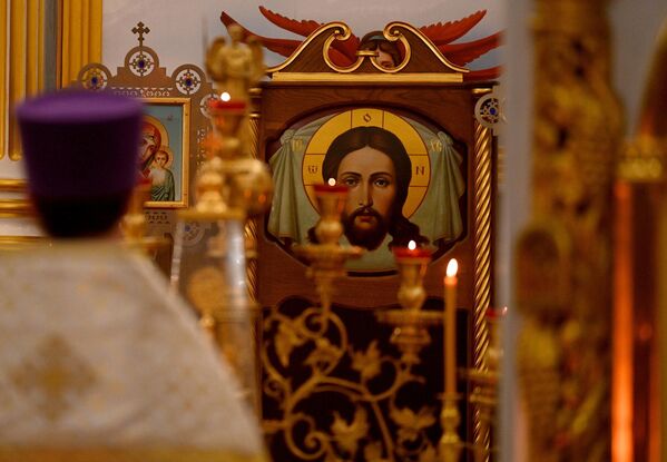 Рождественская служба в Храме Вознесения Господня в Фаниполе - Sputnik Беларусь