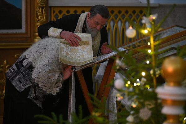 Рождественская служба в Храме Вознесения Господня в Фаниполе - Sputnik Беларусь