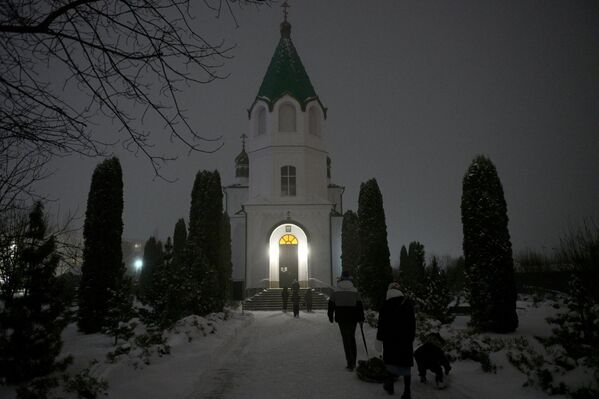 Рождественская служба в Храме Вознесения Господня в Фаниполе - Sputnik Беларусь
