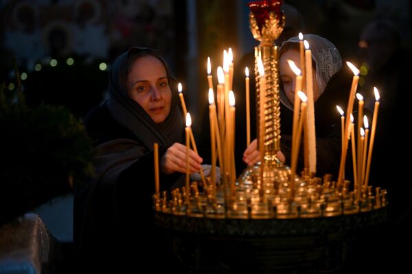 Рождественская служба в Храме Вознесения Господня в Фаниполе - Sputnik Беларусь