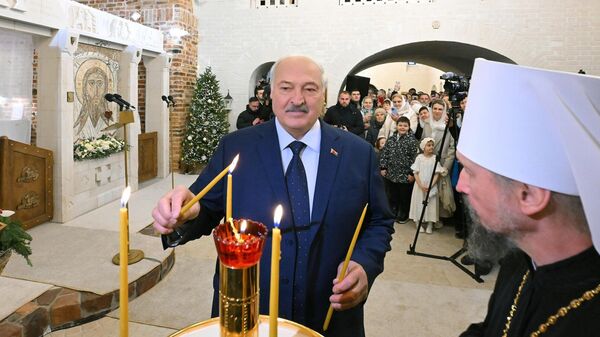 Президент Беларуси в храме под Минском на Рождество - Sputnik Беларусь